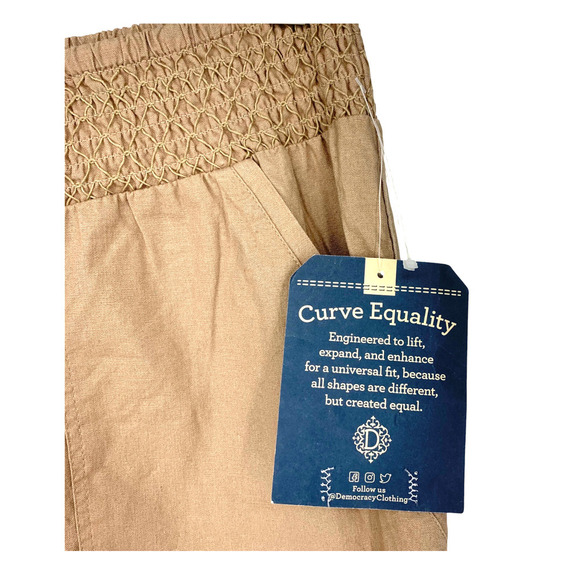 NWT Democracy Plus Sz 1X Sky Rise Tan Khaki Linen Blend Smocked Waist Shorts NEW - Picture 3 of 8